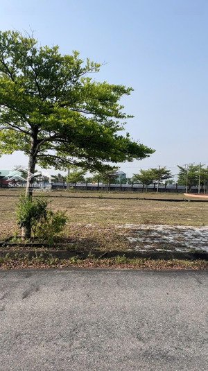 cần bán d39 khu đô thị 7b, diện tích 137,5m2 đường 7,5m. lh 