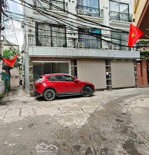34/35m2- 5 tầng- xây mới- trước nhà 2 xe oto tránh đỗ ngày đêm. ngõ thông tứ phía. sổ đẹp. 8,9 tỷ