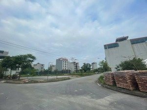 bán đất chu mẫu 1 vân dương tp.bn làn 2 đường trục chính 22m . diện tích 90 m2