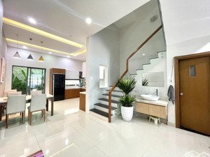 siêu phẩm nhà 3 tầng phố biển mỹ an hiện đang cho thuê 20tr/tháng giá 9 tỷ xx