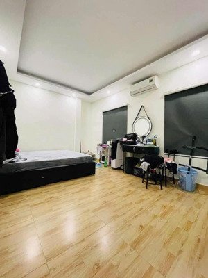 nhà đẹp 33m2, 6,5 tỷ mễ trì , gần chợ, 10m ô tô, sổ đẹp ss giao dịch