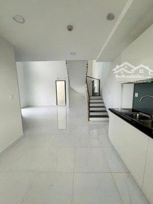 cần cho thuê căn hộ duplex pegasuite 2 q8 dt 84m2
