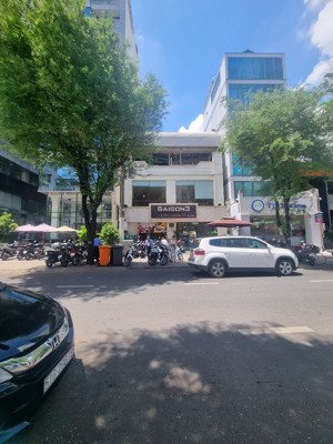 còn tin là còn nhà mặt tiền nguyễn chí thanh, sát bệnh viện chợ rẫy- 5.6x27m vuông vức chỉ 48 tỷ
