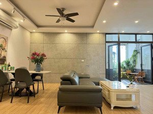 chính chủ cho thuê căn 2 ngủ full đồ 115m2 chung cư nguyễn văn cừ có lốt xe giá 15 triệu:0916393862