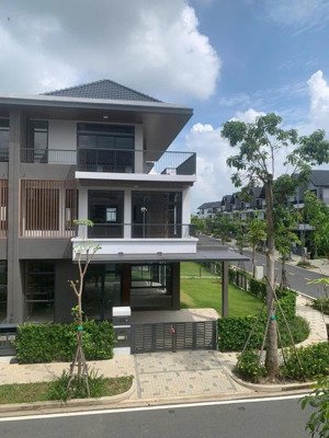 chính chủ bán nhanh biệt thự id junction căn góc 3 mặt tiền vị trí siêu vip giá vốn chỉ 12.9 tỷ