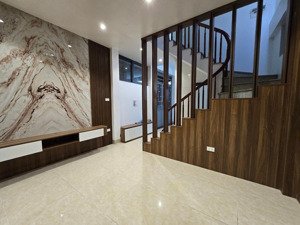 siêu rẻ, chính chủ gửi bán nhà riêng tại ngã tư sở, dt 36m2 5 tầng tặng full nội thất, giá 6.9 tỷ