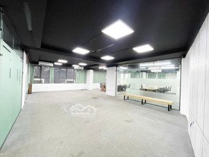 siêu rẻ văn phòng 200m2 - 29tr phố nguyễn hoàng, nam từ liêm, hà nội, sẵn rèm thảm, chia 4p, lô góc