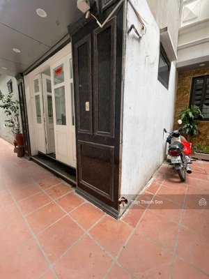 bán nhà phố đào tấn - ngõ thẳng tắp ra phố , dân trí cao 29m2 6 tầng lô góc thoáng sáng