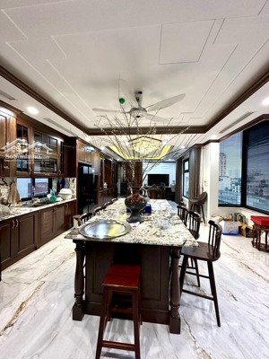 siêu phẩm toà mặt phố bạch mai, hbt, 1 mặt ngõ vỉa hè, vị trí đắc địa, dòng tiền khủng, 195m2 9tầng