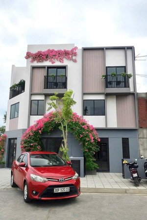 noxh 3 tầng bàn giao full nội thất. ngay trung tâm tp. thủ dầu một