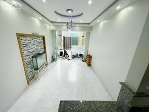 Cho thuê nhà phố Văn Cao, DT: 55m2, 4 phòng ngủ.