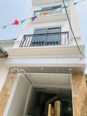 bán nhà 3 tầng 52m2, giá 3.2 tỷ gần ngay trường sư phạm thể dục thể thao