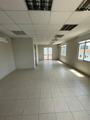 sàn vp 60m² đường hoàng văn thái ngay crescent mall, trống suốt, thang máy, máy lạnh