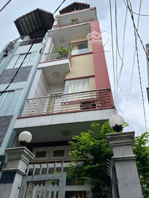 cần bán gấp nhà quận 8 xây kiên cố chưa qua dầu tư cho quí khách mua ở