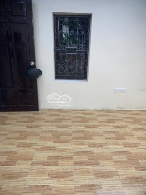 cho thuê căn hộ tập thể tầng 1 phố quan nhân
