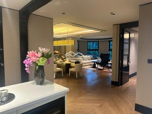 cho thuê 2pn full nội thất 6* đến từ ý. diện tích 151m2 - căn hộ thiết kế vòng cung cực kỳ đẹp