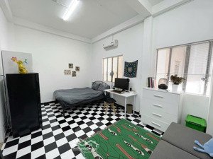 cần cho thuê phòng ở quận 3 cư xá đô thành . giá 7.000.000tr