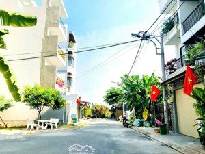 1/ bưng ông thoàn q9 dt 50,1m ngang 4,8m giá 4 tỷ đường nhựa điện nước âm vỉa hè rộng 