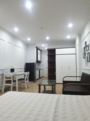 chính chủ cho thuê căn hộ 48m2 studio full đồ phố ái mộ, bồ đề giá 6.5 triệu: lh 