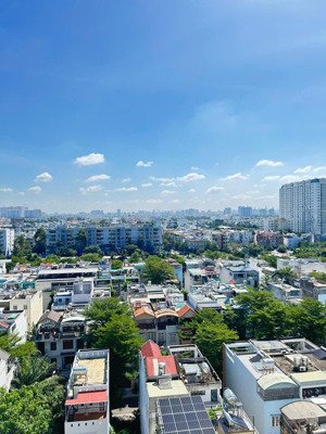 bán căn hộ 72m2, 2 phòng ngủ 1wc, view nhìn về landmark 81, bitexco, quận 1, sổ hồng riêng p7q8