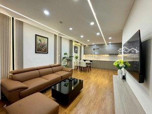 bán nhà lạc long quân- phường tây hồ- chính chủ nhờ bán-40m- 5 tầng- ở ngay- 7.x tỷ