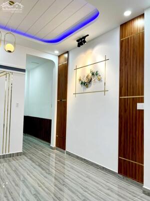 BÁN NHANH NHÀ MỚI CÓ SÂN ĐẬU Ô TÔ SAU ĐỀN THỜ PHẠM HÙNG, LONG PHƯỚC (GIÁP P4 TPVL)