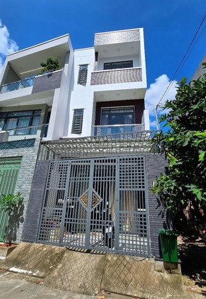 bán nhà sát đông tăng long trệt 2 lầu sân thượng, 4pn hẻm 7m, sổ hồng riêng