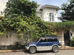 villa thảo điền siêu đẹp ! ngay nguyễn ư dĩ -20x20m - 3 tầng, hồ bơi -full nt xịn - giá chỉ: 110 tỷ