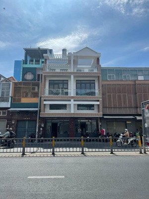 khan hiếm mặt tiền 9m lê quang định -quận bình thạnh-dt : 9x31m-nhà 3 tầng-hđt: 180tr/th -giá 45 tỷ