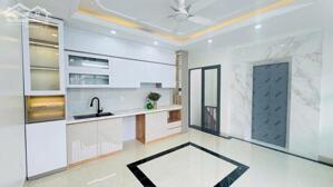 Bán nhà Đường Láng 100m2 nhà đẹp ngõ to vị trí đẹp nở hậu 15 tỷ