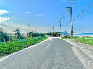 bán đất 1400m2 có sẵn 150m2 thổ cư, sau lưng đất là biển, nằm gần ngay đường dt719, sổ sẵn sang tên