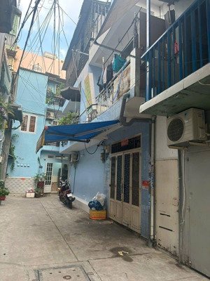 (5 tỷ tl) nhà 3 tầng lý thái tổ, gần sát mặt tiền, 4m x 8m..!