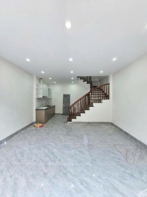 bán nhà trung tâm thạch bàn chỉ 1 nhà ra ô tô nhà đẹp ở ngay - 42m2 giá hơn 6 tỷ