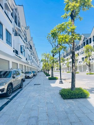 cần bán liền kề khu đông dương dự án hinode royal park. diện tích 100m2, giá 15,15 tỷ. 