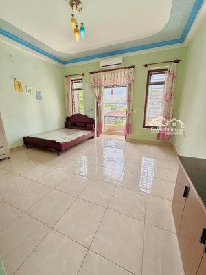 cần cho thuê phòng ban công đầy đủ nội thất ngã ba đông quang từ 3tr3