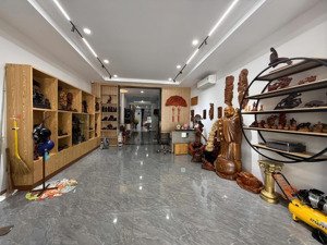 bán nhà 5 tầng có thang máy tttp nha trang, đường trần nguyên hãn, để lại toàn bộ nội thất gỗ xịn