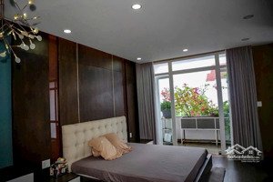 khu biệt thự dt ngang 7 dài 17 , đường trước nhà 12m, shr, vip bên sông