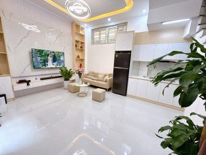 chính chủ bán nhà 7,8 tỷ (30,5m2, 4t) 175 thịnh quang, đống đa nội thất mới cao cấp vào ở luôn