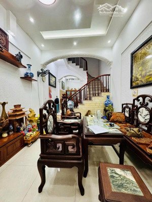 bán gấp nhà trần cung - chỉ 10.5 tỉ - dt rộng 56m - 4 tầng - 2 thoáng - ngõ rộng thông .