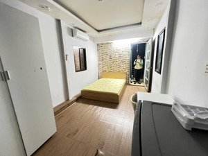 cho thuê phòng 1pn có 2 ban công 35m2 quận 4