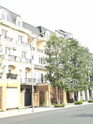 bán liền kề lideco , dt 84m , mặt tiền 7m, hai mặt đường , mặt trước đường 24m , giá 17 tỷ