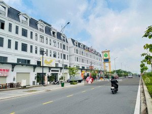 shophouse 4 tầng đường song hành giá 40 triệu (có thang máy). đường sầm uất ở vừa kinh doanh tốt