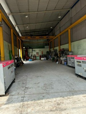 kho xưởng mặt tiền đường xe công có cẩu trục gần vòng xoay an phú