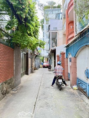 cmt8 - dt: 3.9 x 17m - giảm mạnh 200tr - giáp quận 10, 3 - đang cho thuê 7tr/th - sổ vuông a4