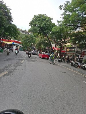 chính chủ bán căn tập thể lò đúc tầng 1.khu vip đáng sống.ô tô đỗ tận cửa.kinh doanh tốt