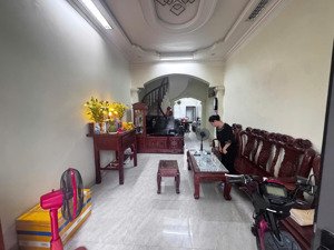 n4327 - cho thuê nhà 3 tầng ngõ to đông khê ô tô vào tận nhà