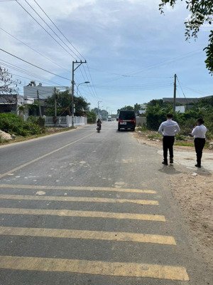 chính chủ cần bán lô đất nền sổ đỏ giá chỉ 1 tỷ200. lh: 