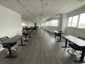 cho thuê sàn văn phòng tặng full nội thất mới cho doanh nghiệp bình thạnh