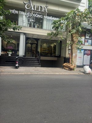 bán nhà mặt phố hàng chuối, dt 236m2 x 10 tầng thang máy. 3 thoáng có hầm. thông sàn. giá 298 tỷ