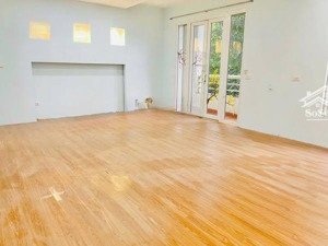 cho thuê nha ngõ 30 nguyễn thị định 65n x6t thang máy